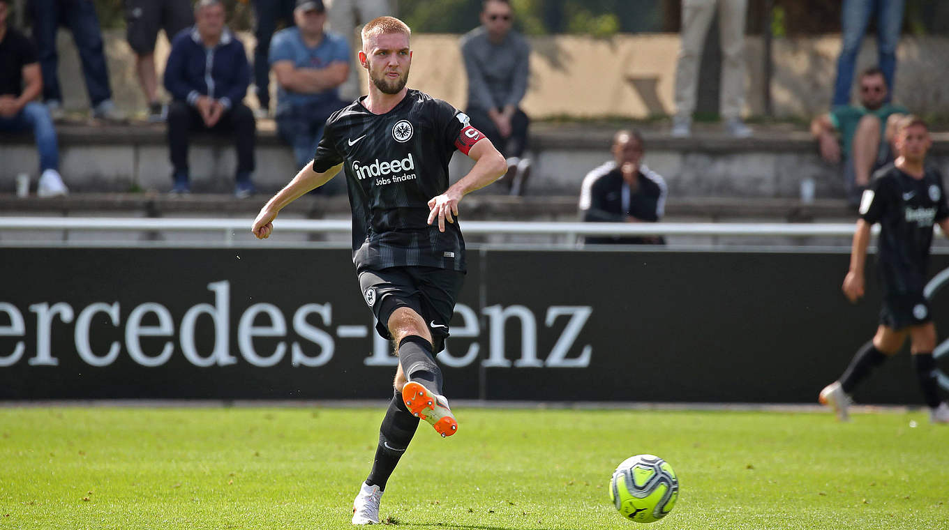 Trifft für die Eintracht im Frankfurter Stadtduell:  Kapitän Nils Stendera © imago/Sportfoto Rudel