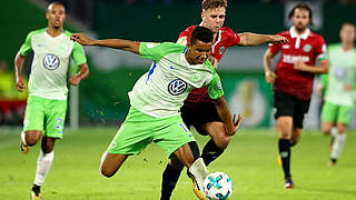 Entschied das Pokalspiel im vergangenen Jahr für Wolfsburg: Felix Uduokhai (2.v.l.) © 2017 Getty Images