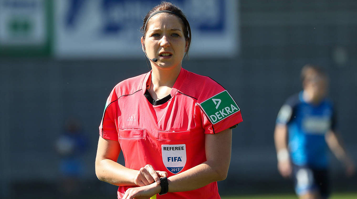 Pfeift ihr 35. Spiel in der Bundesliga: Karoline Wacker © imago/foto2press