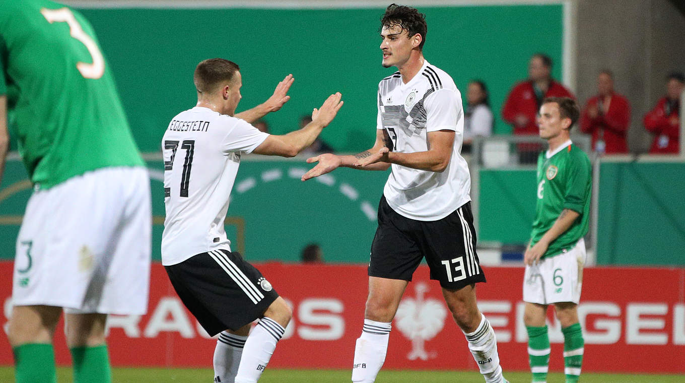 Die deutsche U 21-Nationalmannschaft hat ihr abschließendes EM-Qualifikationsspiel gegen Irland gewonnen. In Heidenheim setzte sich das Team von DFB-Trainer Stefan Kuntz 2:0 (2:0) durch. Serra (32.) und Öztunali (40.) erzielten die Tore. Es war der achte Sieg im zehnten Spiel der Qualifikation. © 2018 Getty Images