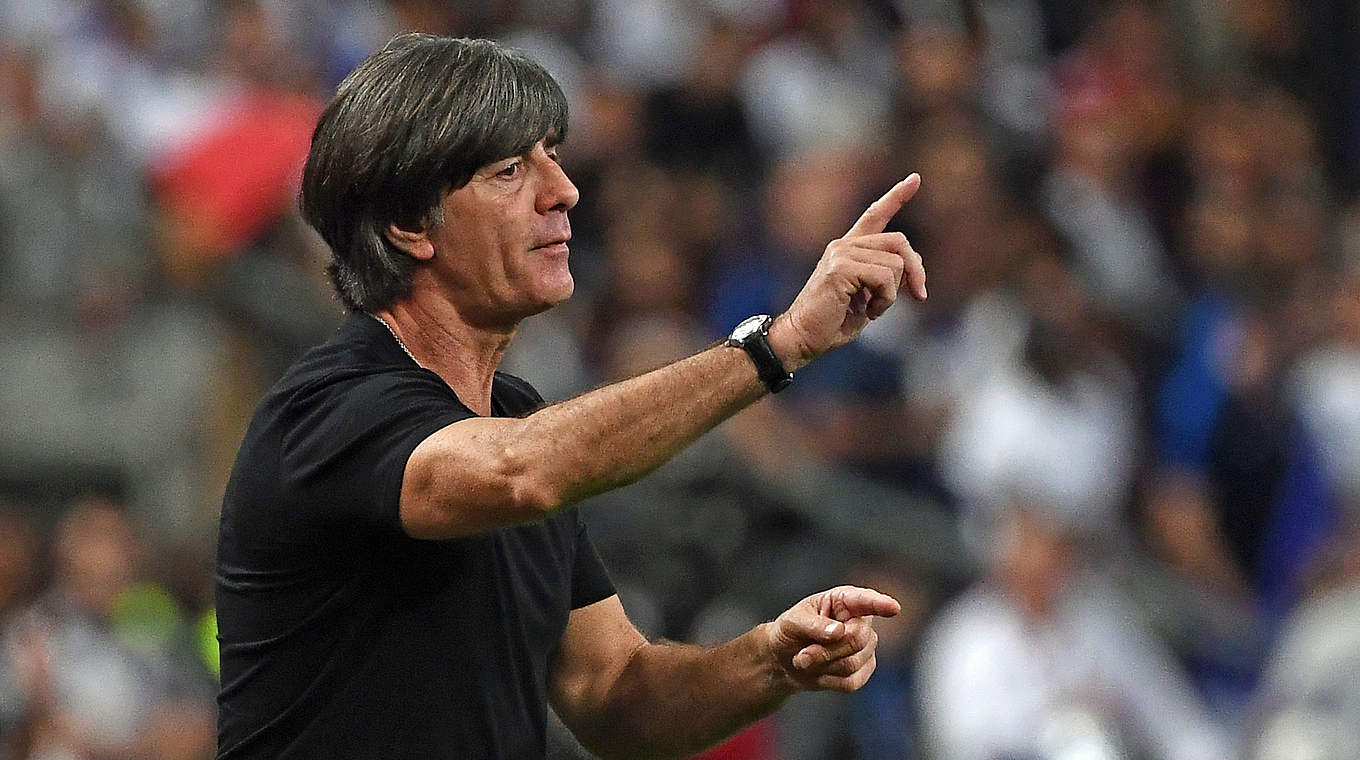 Löw: "Sometimes decisions are the wrong ones, sometimes they’re the right ones" © 