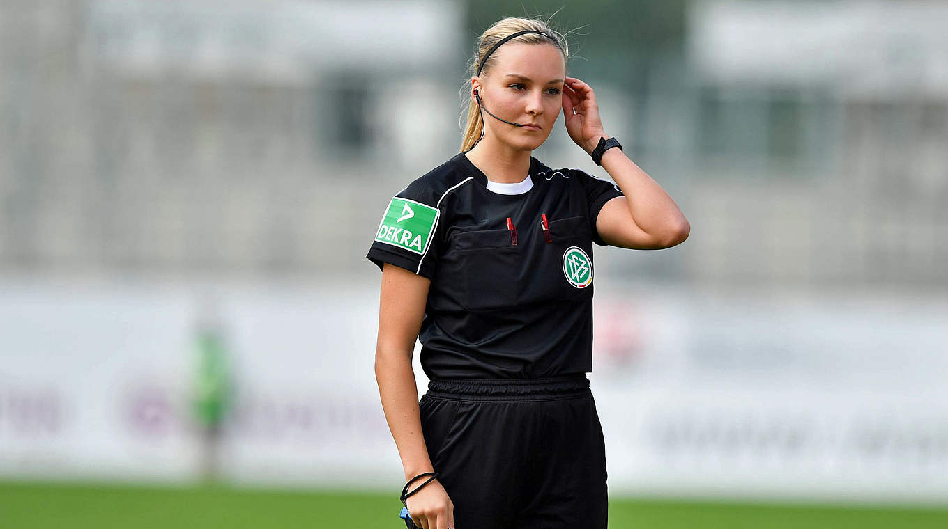 Pfeift ihr neuntes Spiel in der Bundesliga: Fabienne Michel © imago/foto2press