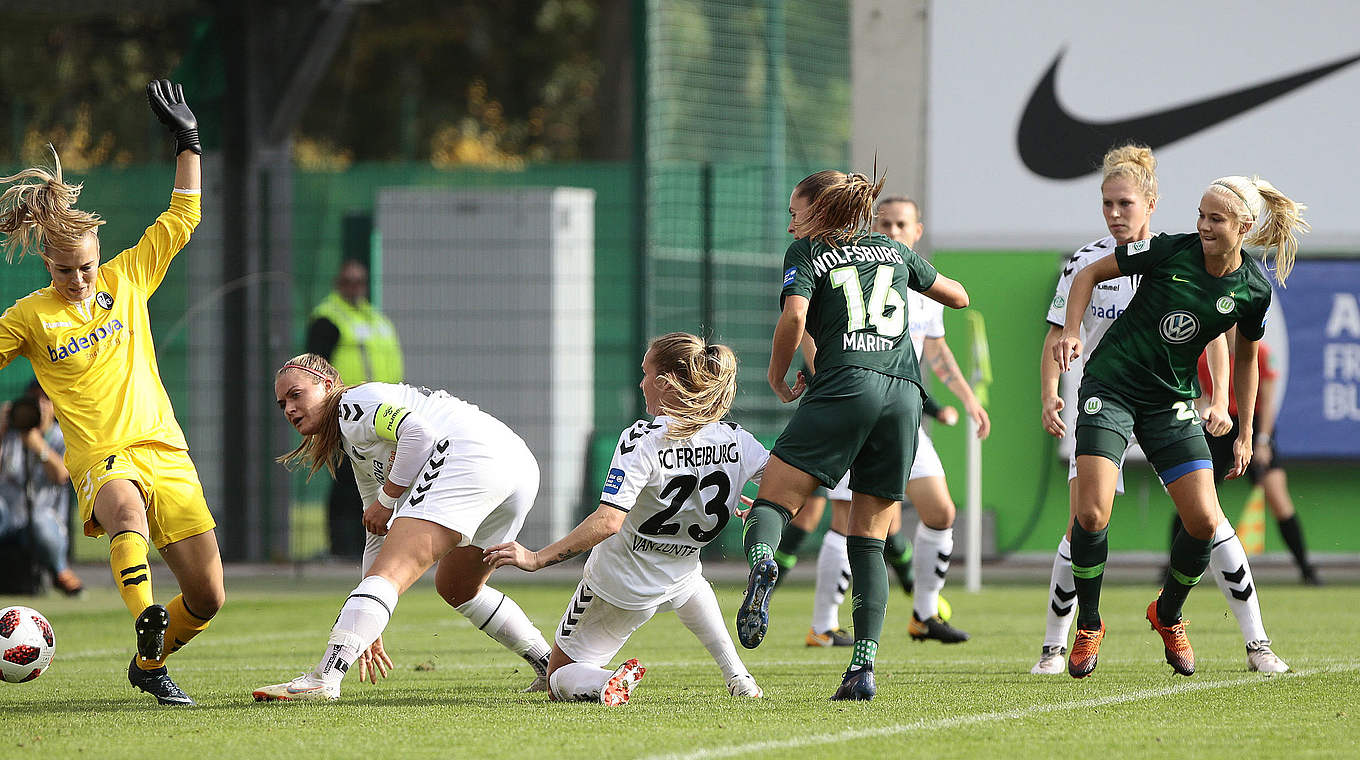 Reingestochert: Noelle Maritz (Nr. 16) erzielt die Wolfsburger Führung © Jan Kuppert