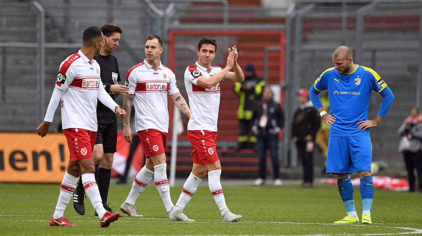 Tor bei der Rückkehr nach Cottbus: Dimitar Rangelow (2.v.r)  © imago/Matthias Koch