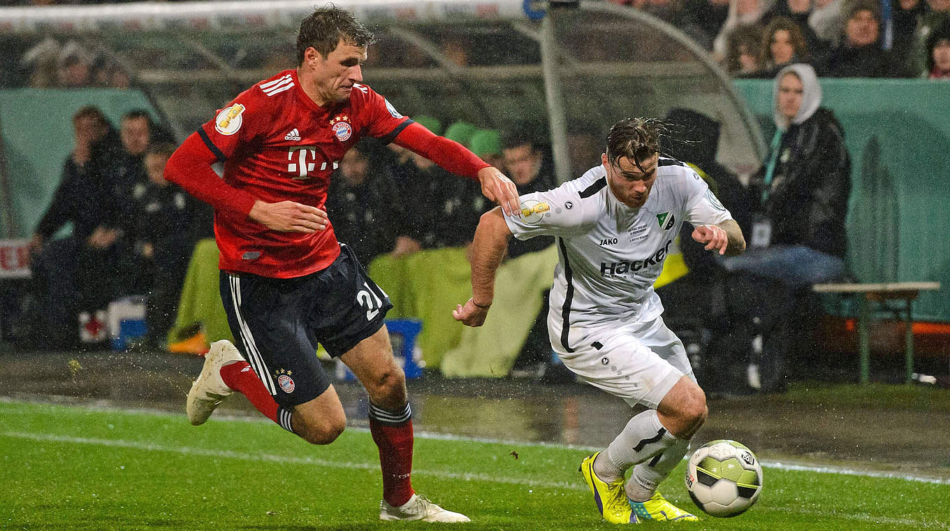 Starke Partie mit Rödinghausen gegen Bayern um Müller: Nico Knystock (r.) © imago/Nordphoto