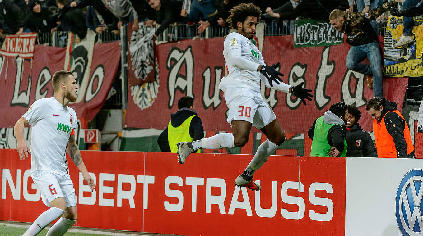 Siegtorschütze in der Verlängerung: Augsburgs Caiuby (r.) © Getty Images