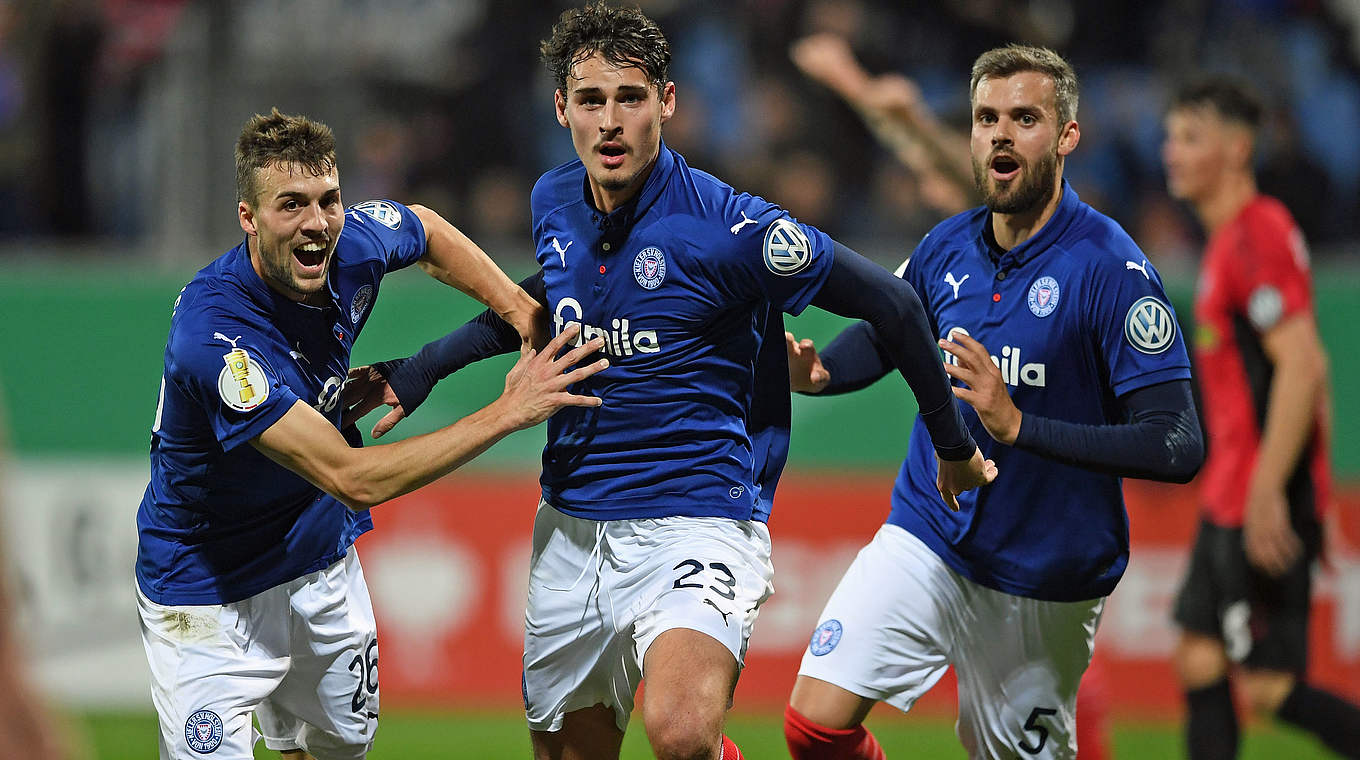 Holstein Kiel came from behind to beat SC Freiburg 2-1.  © Getty Images