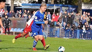 Auf dem Weg zu seinem zweiten Tor: Schalkes Juniorennationalspieler Rene Biskup (v.) © mspw