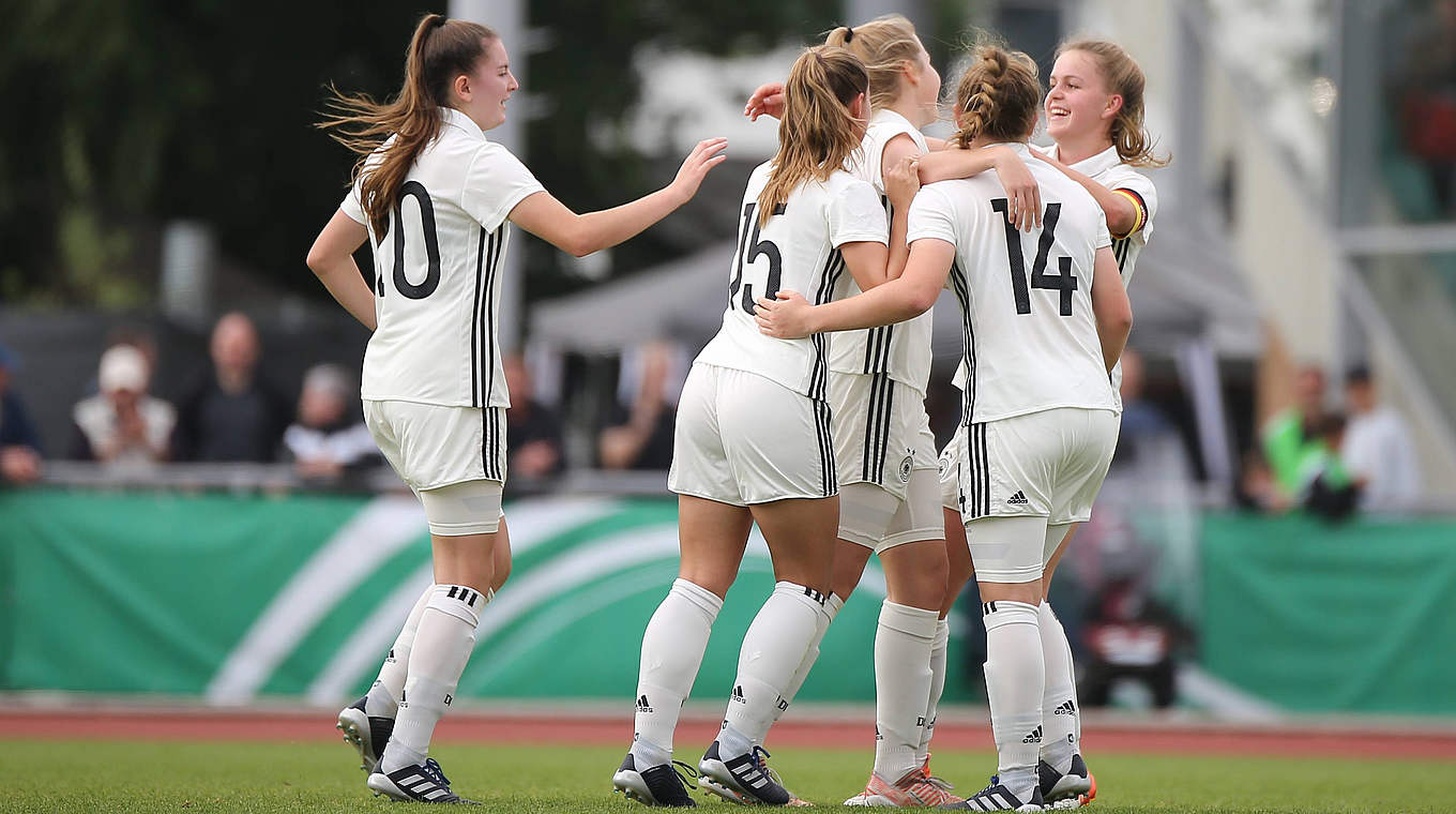 Ballweg übers U 17-Team: "Es gibt einen besonderen Zusammenhalt in der Gruppe" © imago/Hartenfelser