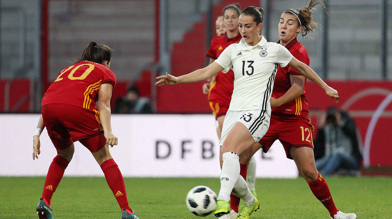 Sara Doorsoun was kept busy in defence against Spain © GettyImages