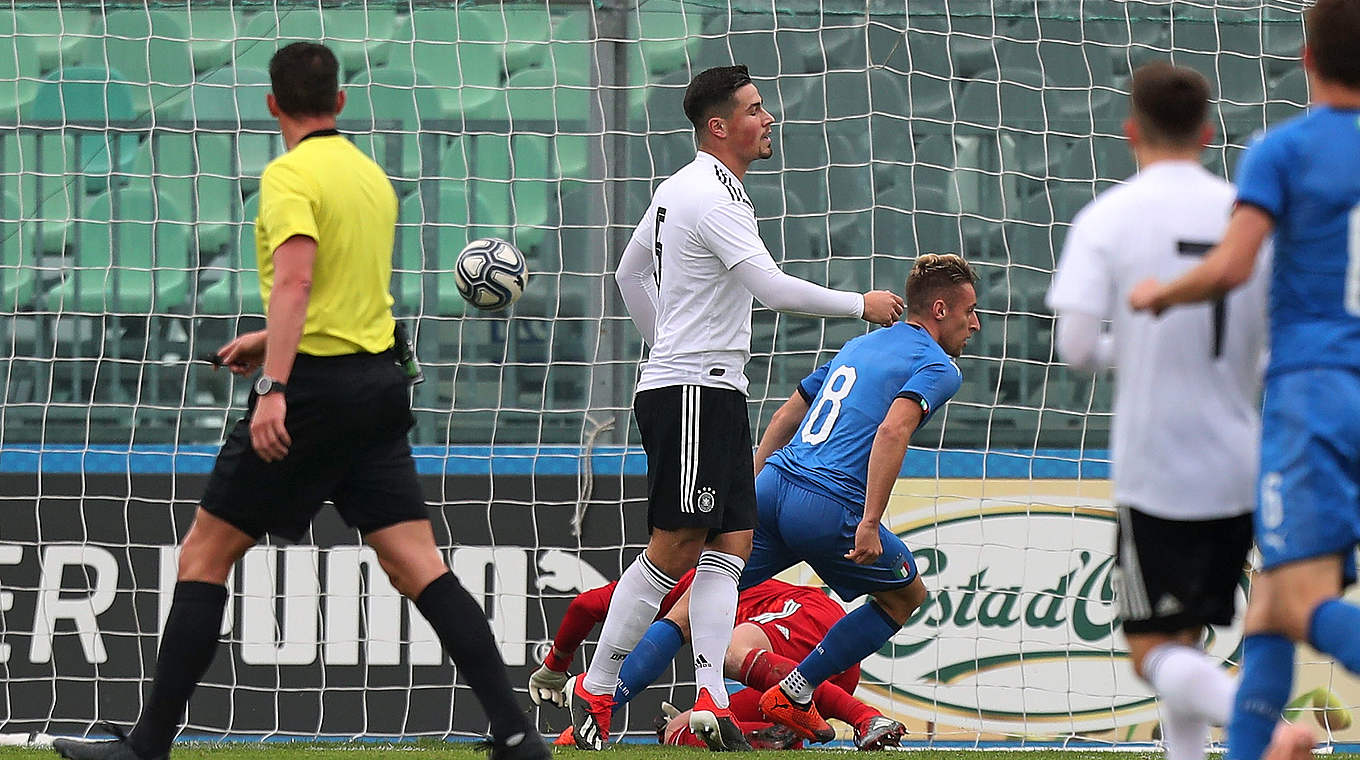 Davide Frattesi opens the scoring for Italy. © 