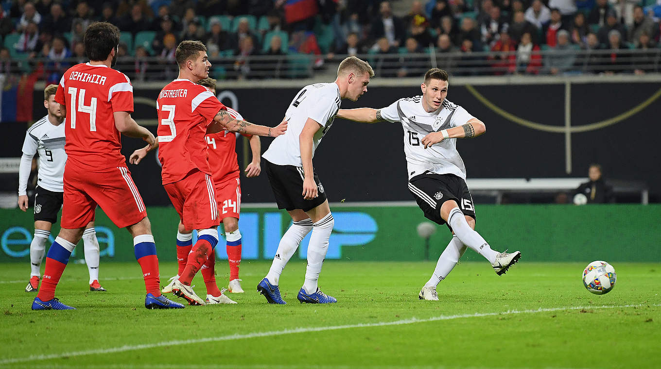 Torschütze zum 2:0: Verteidiger Niklas Süle (r.) schiebt unbedrängt ein © 2018 Getty Images