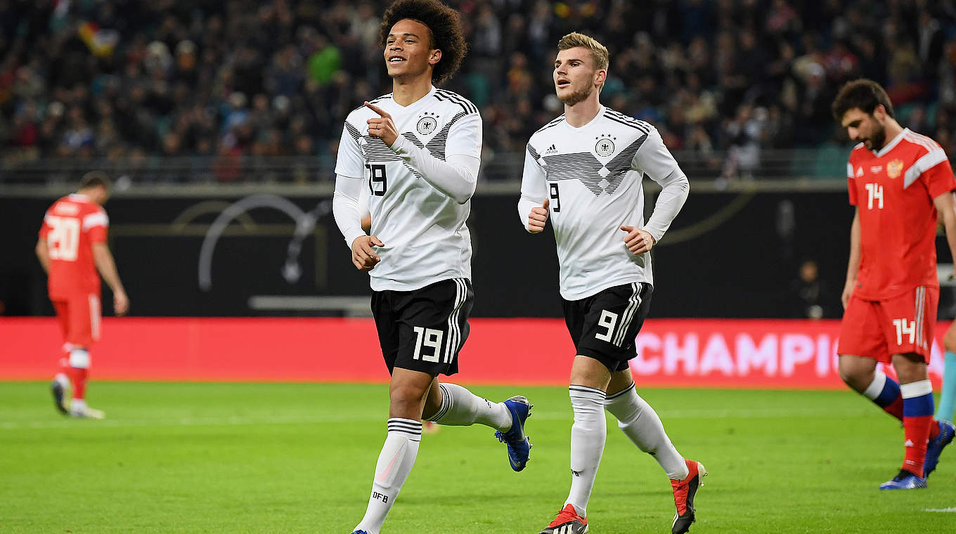 Leitet den Sieg mit seinem frühen Tor ein: Leroy Sané (l.) mit Sturmpartner Timo Werner © 2018 Getty Images