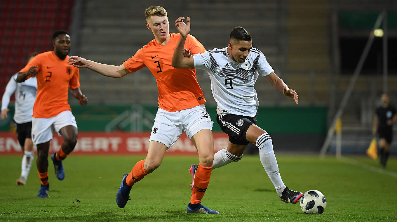 Durchsetzungsstark: Sabiri (r.) erzielt gegen die Niederlande sein erstes Tor für die U 21 © 2018 Getty Images