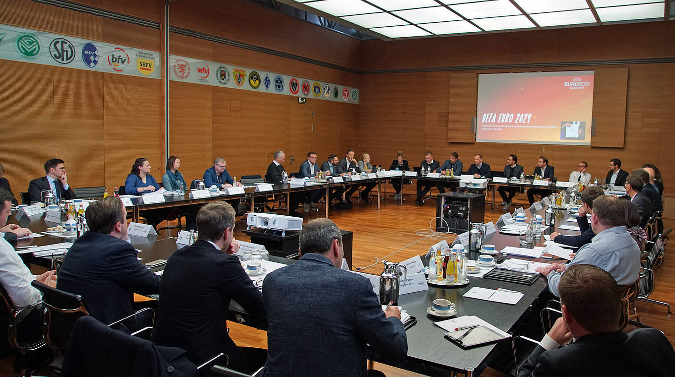Workshop in der DFB-Zentrale: Treffen der Vertreter der zehn EM-Austragungsstädte  © DFB