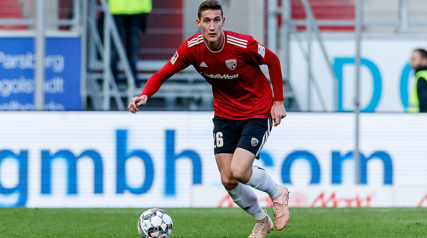 Musste in Dresden schon früh mit Rot vom Platz: Ingolstadts Phil Neumann © GettyImages