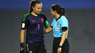 Pfeift das kleine Finale der U 17-WM in Uruguay: Schiedsrichterin Dr. Riem Hussein (r.) © 2018 FIFA