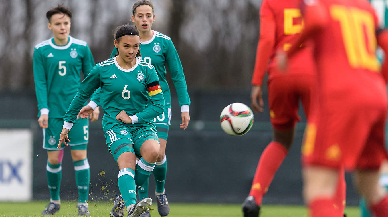 Frühe Führung: Bereits nach drei Minuten erzielt Ria Clara Fröhlich (2.v.l.) das 1:0 © 2018 Getty Images