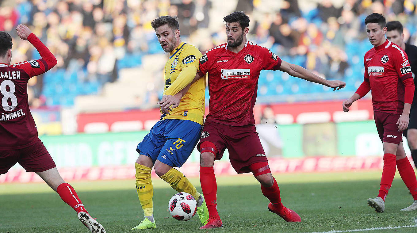 Hoffnungsträger beim Tabellenletzten Braunschweig: Christoffer Nyman (M.) © imago/Hübner