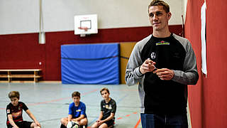 Sorgt für mehr Aufmerksamkeit für Kinderschutz: Freiburgs Nationalspieler Nils Petersen © Seeger/SCF