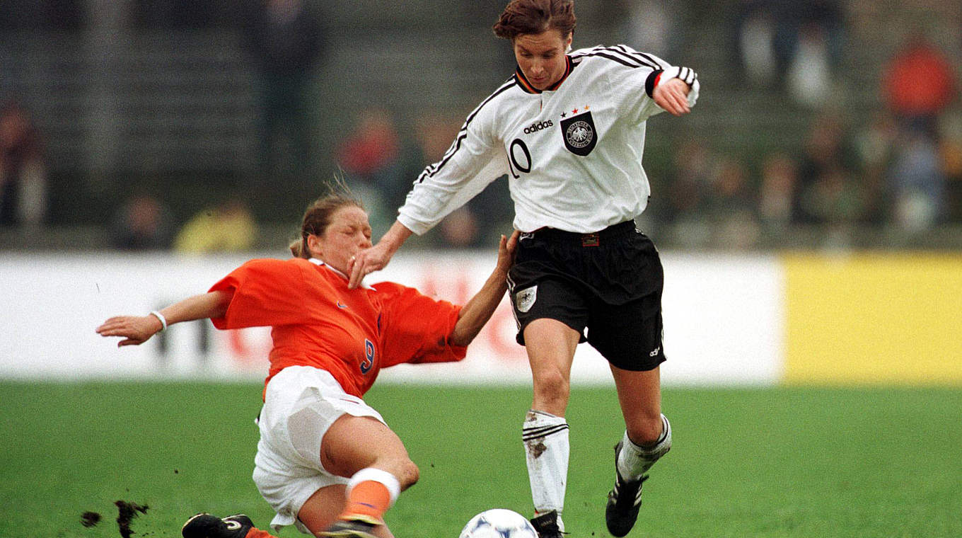 Hohe Auszeichnung: Voss-Tecklenburg (r.) wird 1996 erste "Fußballerin des Jahres" © Imago