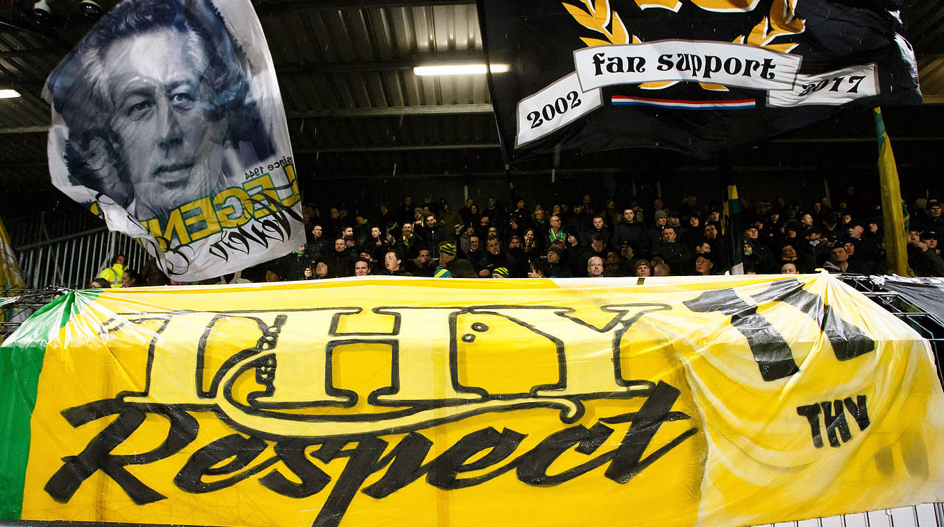 Anerkennung bei den Venloer Fans: Ein Banner zu Ehren von Lennart Thy © imago/VI Images