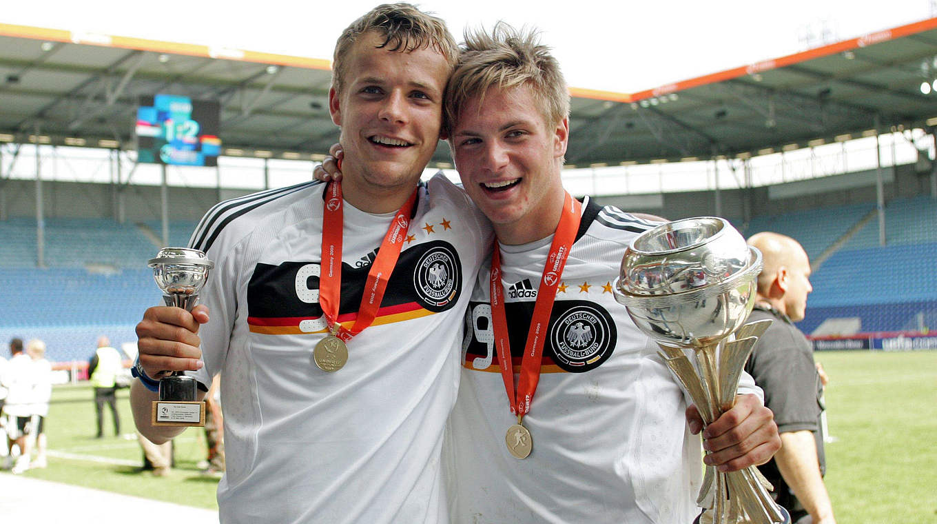 Größter Erfolg: Lennart Thy (l.) und Florian Trinks feiern den U 17-EM-Titel 2007  © imago sportfotodienst