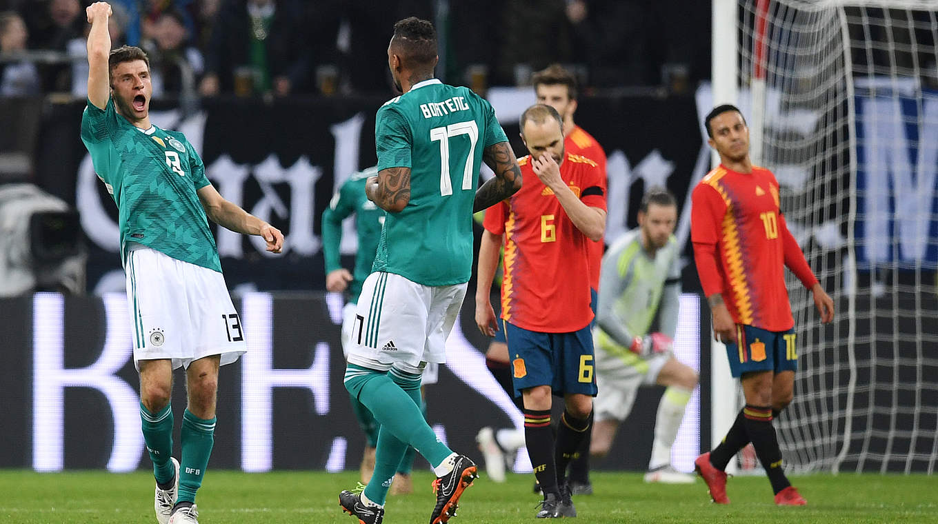 Per Distanzschuss zum Ausgleich: Thomas Müller (l.) jubelt gegen Spanien © 2018 Getty Images