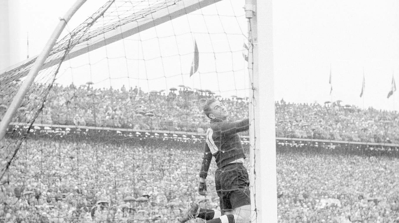 Das Spiel seines Lebens: Toni Turek wird 1954 gegen Ungarn zum "Helden von Bern" © imago sportfotodienst