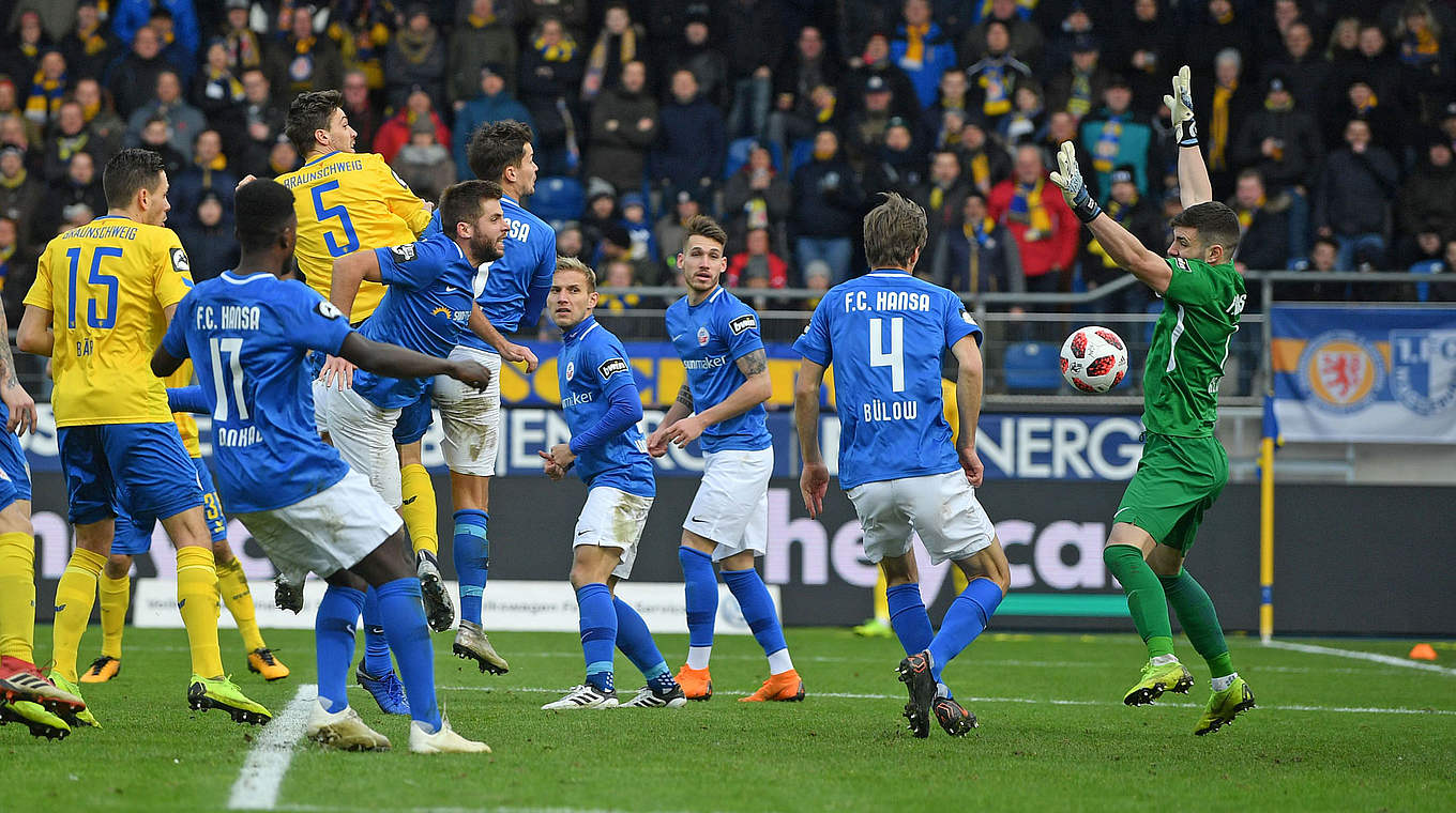 Tor des Rückkehrers: Benjamin Kessel (Nr. 5) köpft Braunschweig zum Sieg © GettyImages