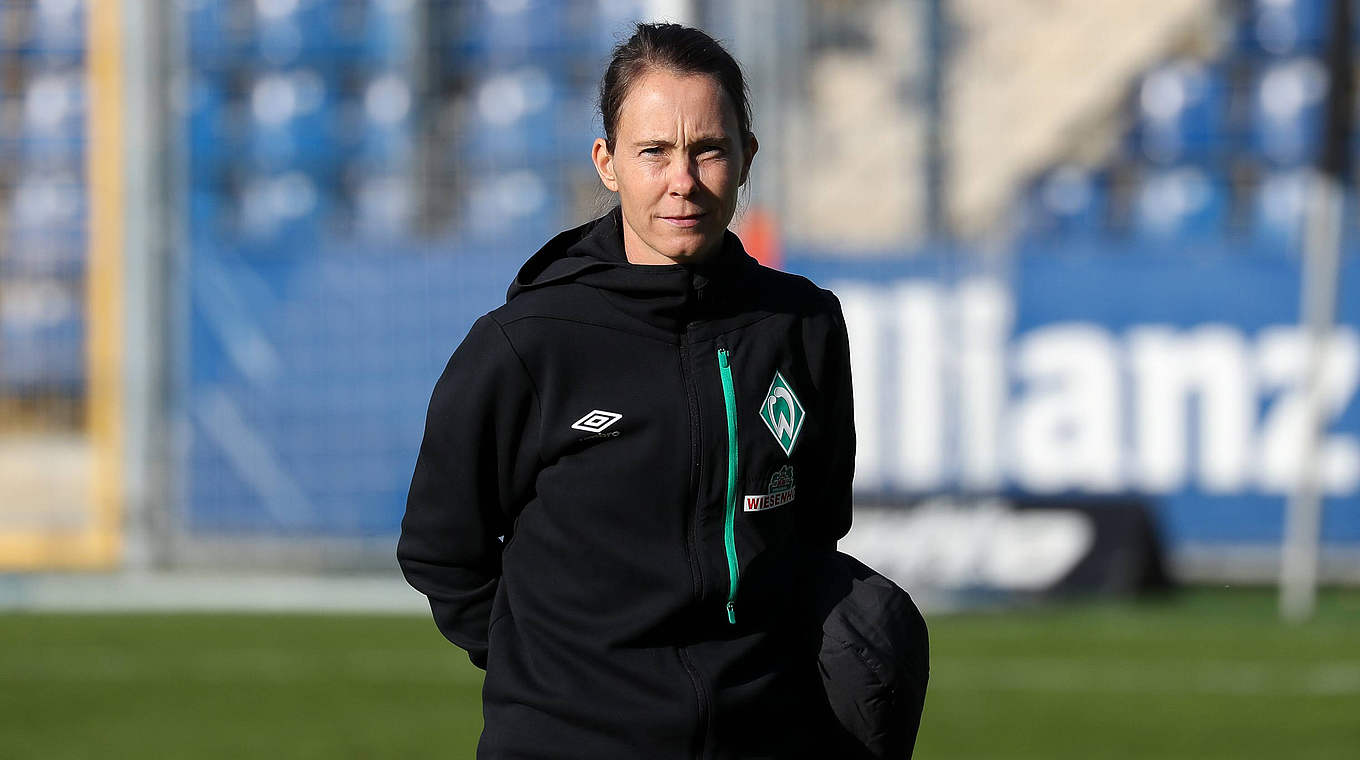 Kehrt in ihren Beruf als Versicherungsangestellte zurück: Werder-Coach Carmen Roth © imago/foto2press