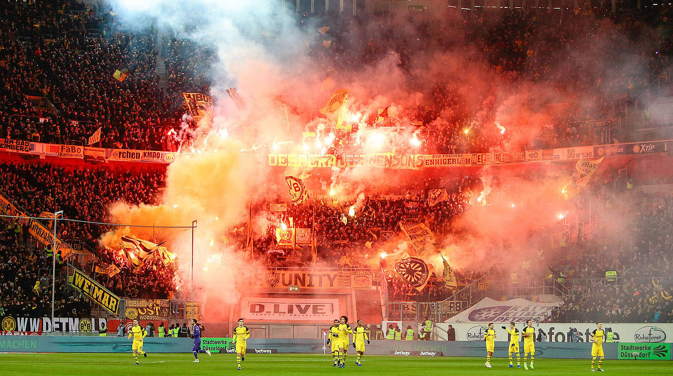 Geldstrafe wegen unsportlichen Verhaltens der Anhänger: Borussia Dortmund © imago/Jan Huebner