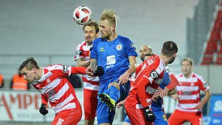 Im Gastspiel in Zwickau obenauf: Philipp Hofmann (M.) und Eintracht Braunschweig © imago/Eibner