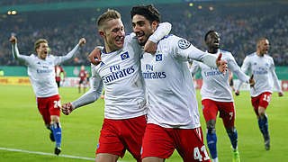 Holtby (2.v.l.) freut sich: 