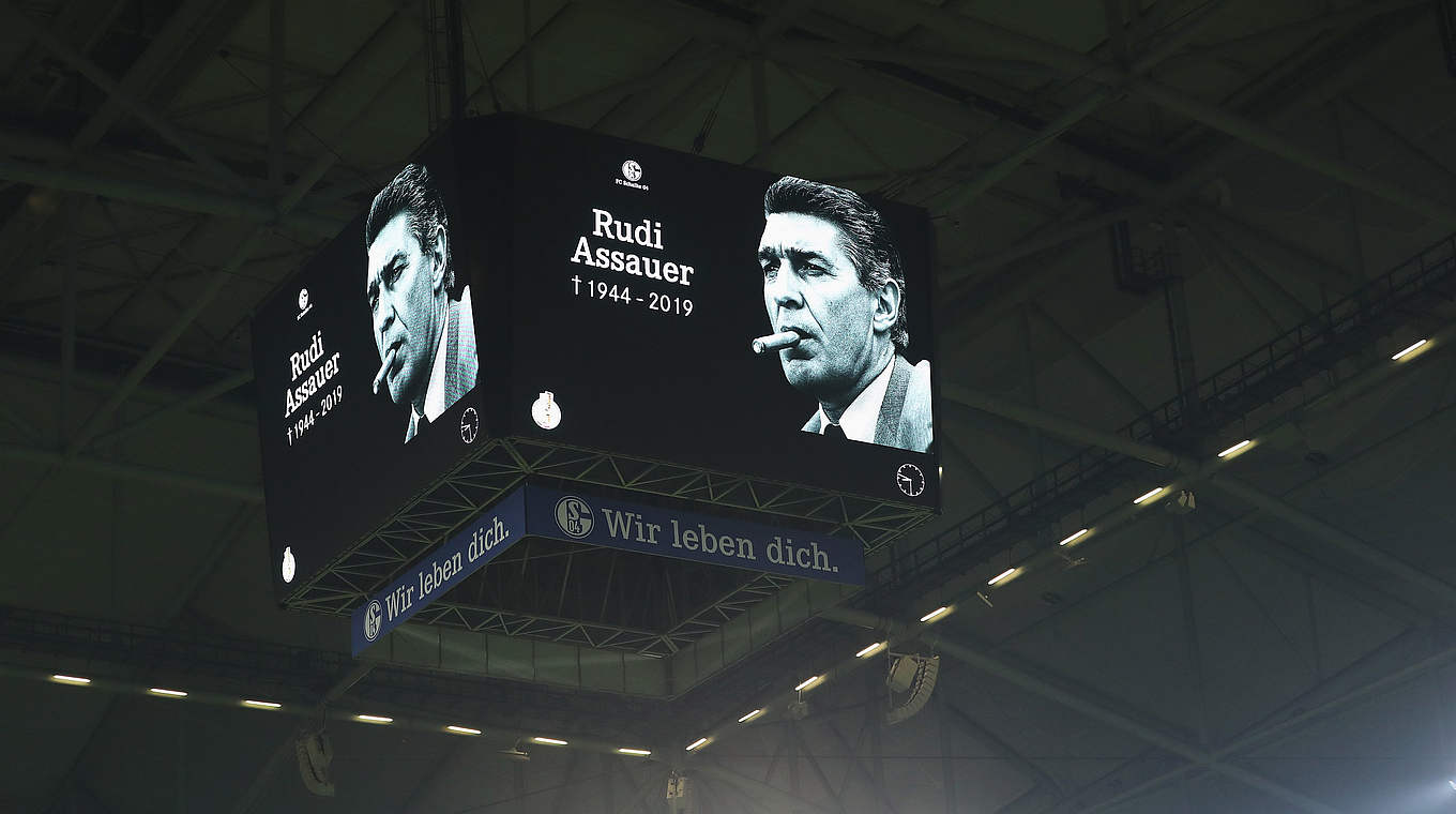 Schalker Legende: Gedenken an den verstorbenen Ex-Manager Rudi Assauer © Getty Images