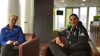 Mit dabei beim FIFA-Mentorenprogramm: Pia Sundhage (l.) und Anouschka Bernhard © FIFA.com