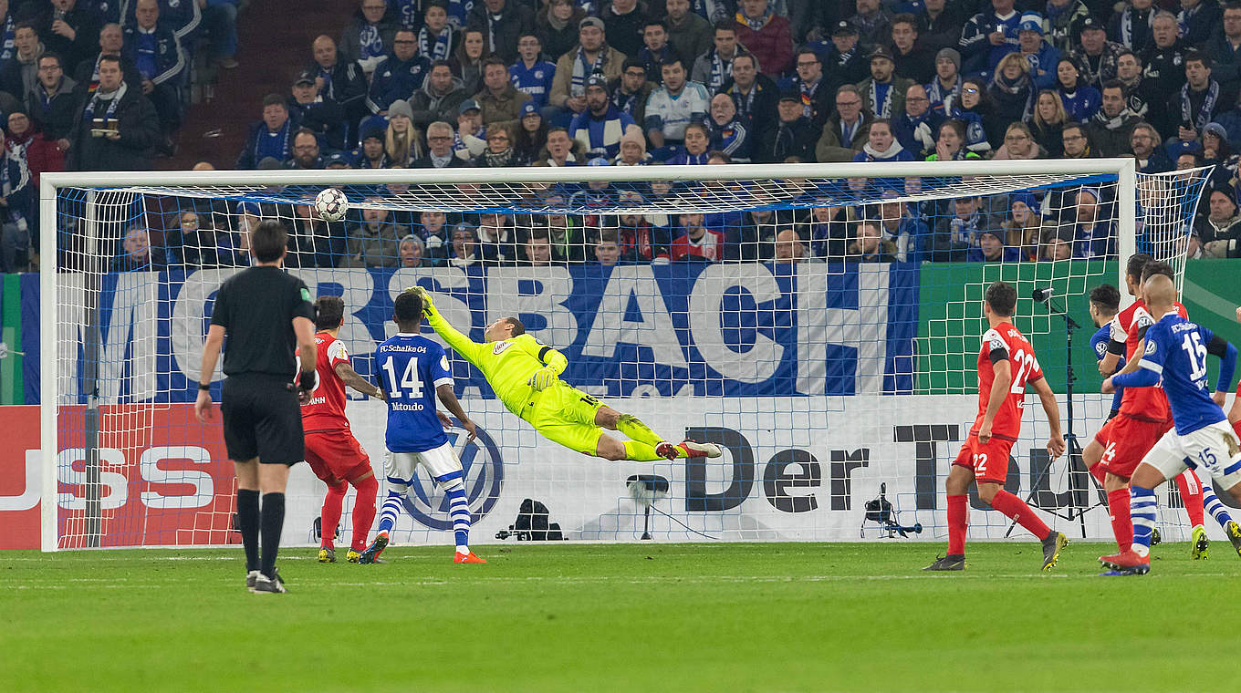 Kutucu (r.): "Ich bin instinktiv in die Mitte gezogen, dann ist der Ball reingegangen" © imago/Revierfoto