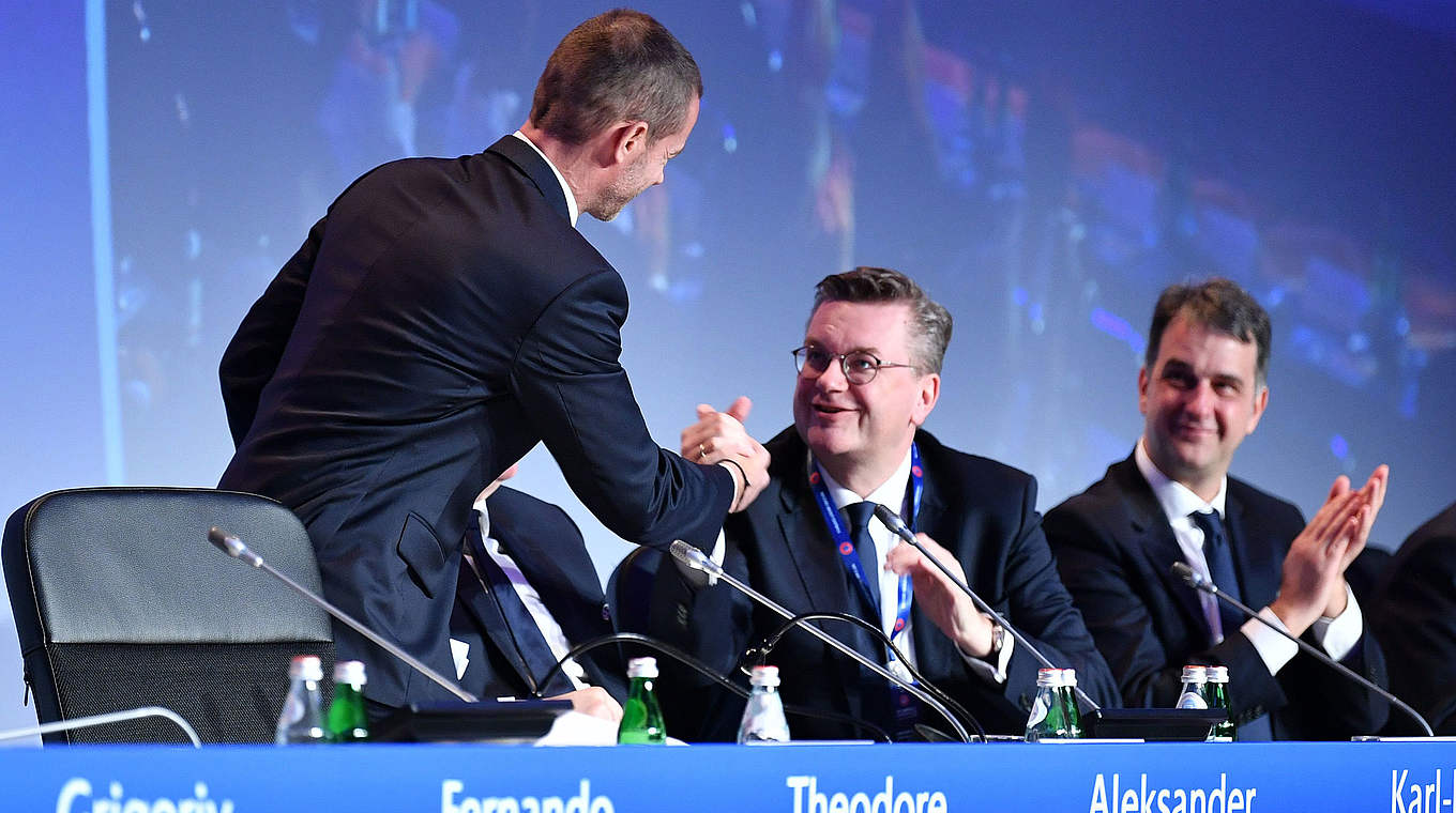 "Ich freue mich sehr über die Bestätigung": UEFA-Präsident Ceferin (l.) gratuliert Grindel © 2019 UEFA