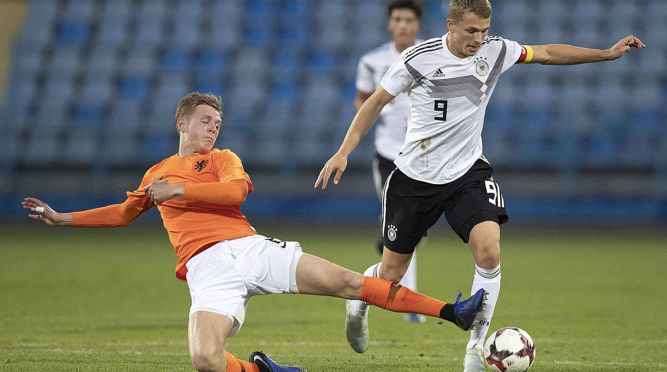 26 Einsätze in deutschen Juniorennationalteams: Sturmtalent Arp (r.) © Getty Images