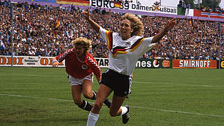 Erster EM-Titel 1989: Heidi Mohr (r.) bejubelt einen Treffer gegen Norwegen © imago/Sven Simon