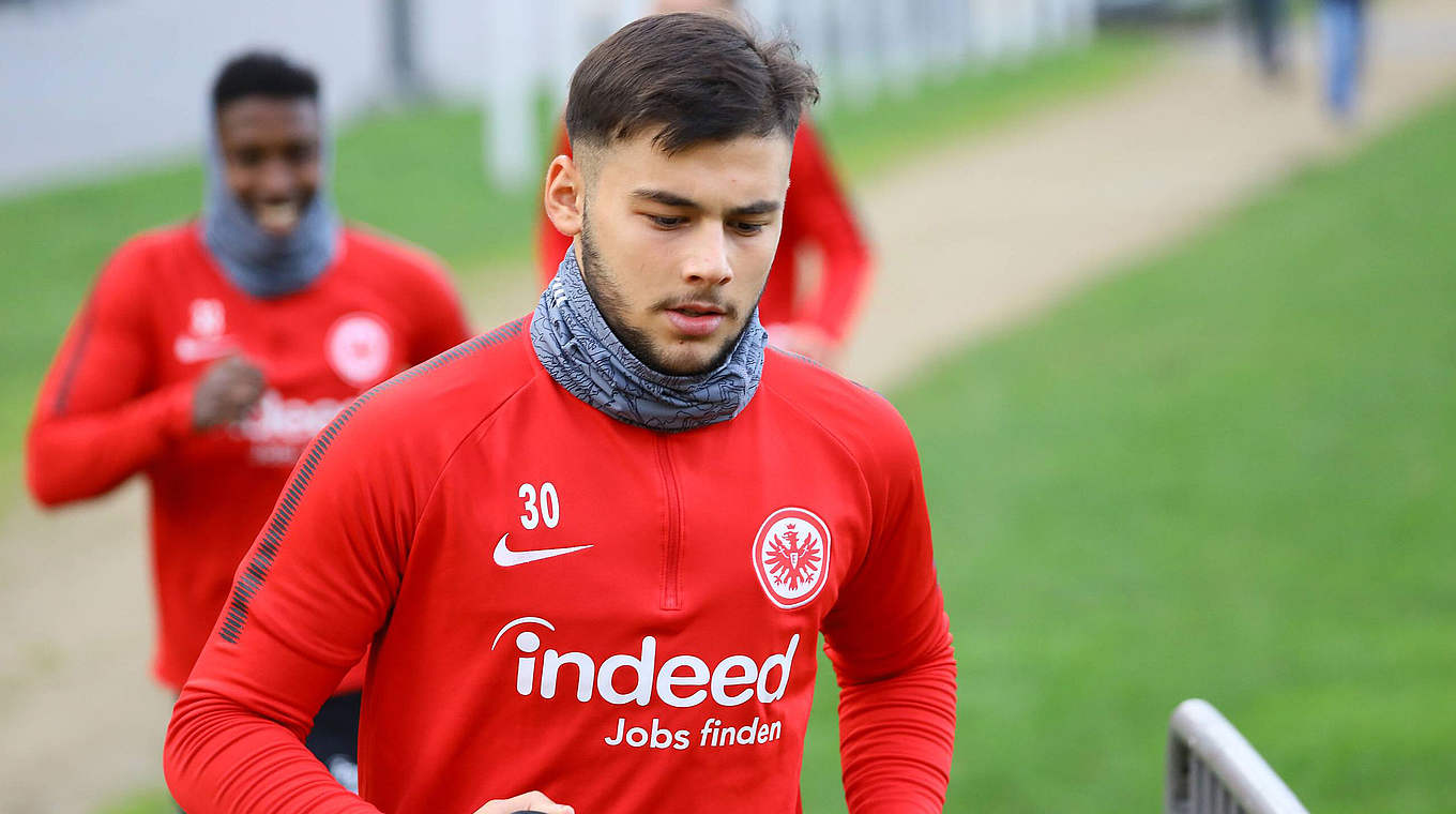 Steuert einen Treffer zum Frankfurter Sieg bei: U-Nationalspieler Sahverdi Cetin © imago/Schüler