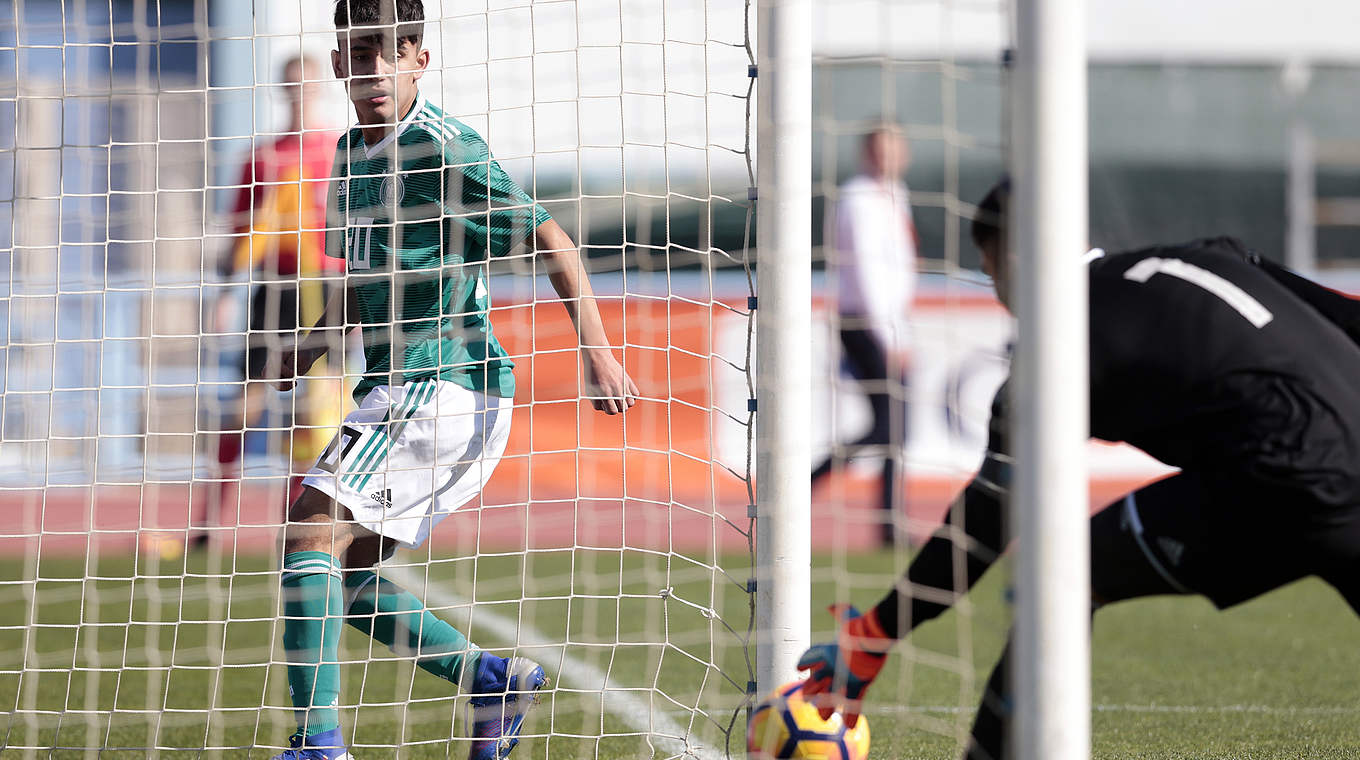 Drückt den Ball zum 2:0 über die Linie: Marlon Roos Trujillo (l.) © 2019 Getty Images