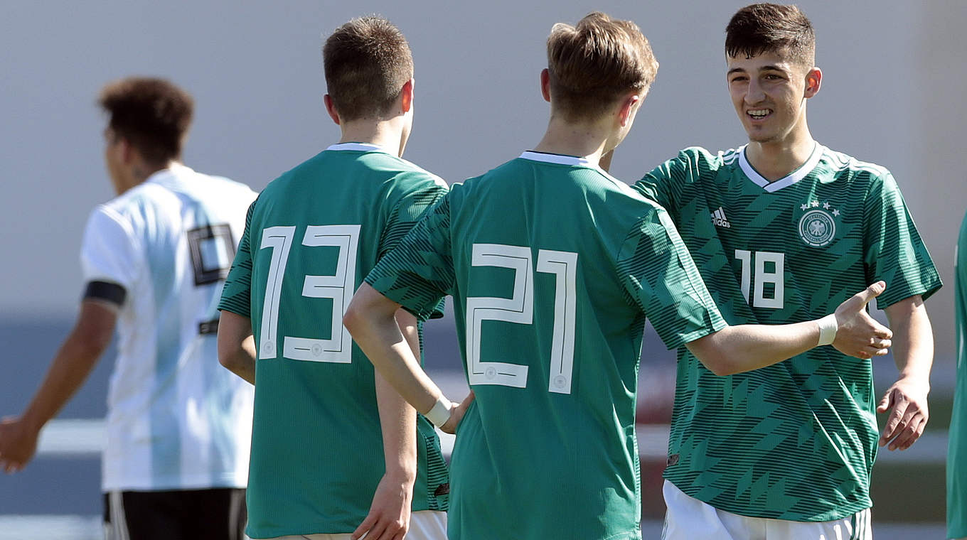 Die DFB-Junioren jubeln: Nach dem zweiten Erfolg ist der Turniersieg zum Greifen nah © 2019 Getty Images