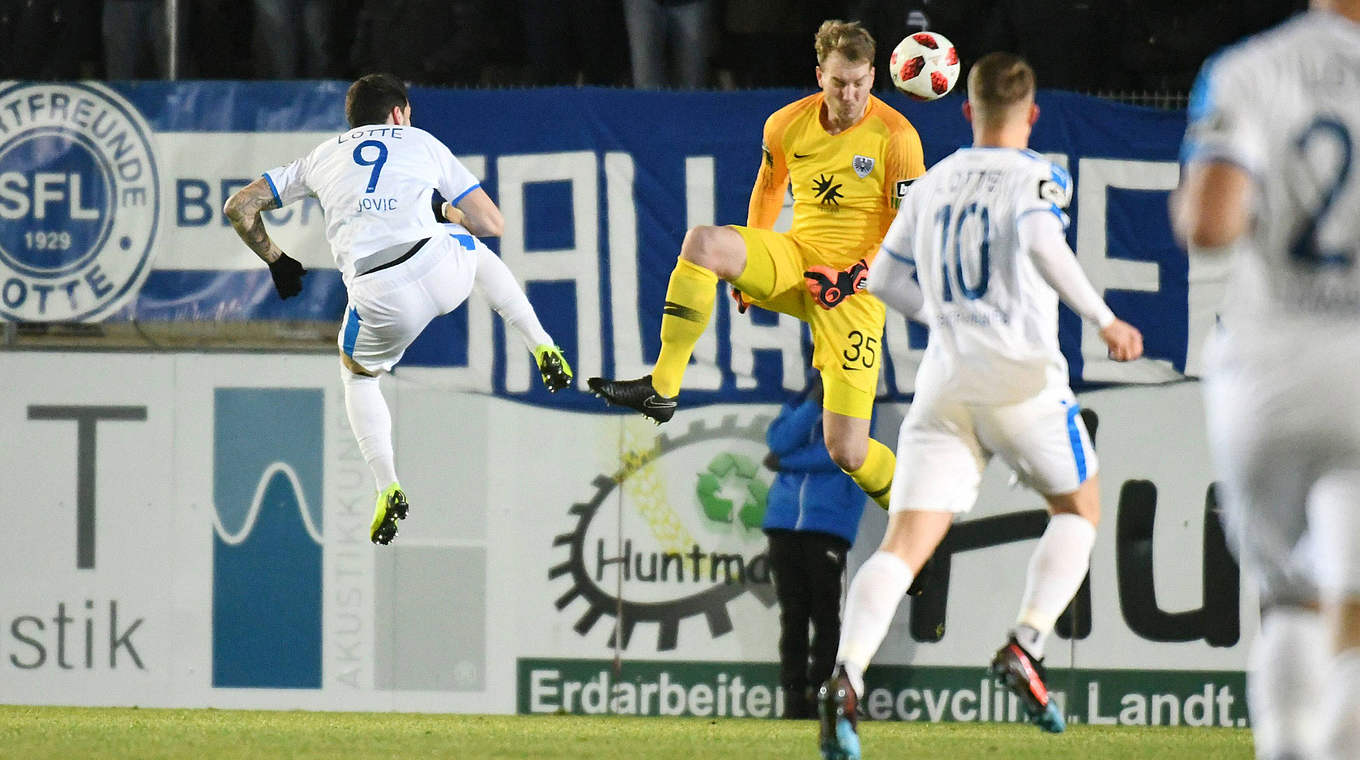 Eiskalt abgeschlossen: Lottes Toni Jovic (l.) legt den Ball am Preußen-Keeper vorbei © imago/Eibner