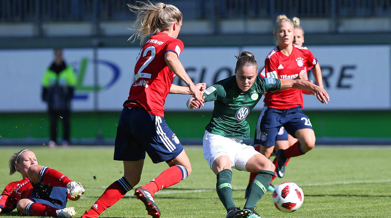 Dreimalige Torschützin beim 6:0 im Hinspiel: die VfL-Toptorjägerin Ewa Pajor (3.v.l.) © imago/regios24