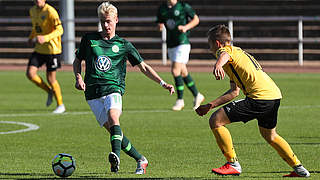Bringt den VfL Wolfsburg in der 8. Minute in Führung: Johann Stoye (l.) © imago/regios24