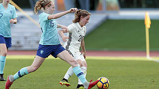 Unterliegt im zweiten Spiel der Niederlande: die deutsche U 16 mit Lena Strothmann (r.) © 2019 Getty Images