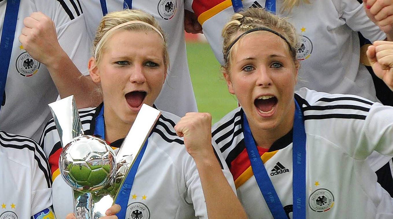 U 20-Weltmeisterinnen 2010 in Deutschland: Alexandra Popp (l.) und Svenja Huth © imago sportfotodienst