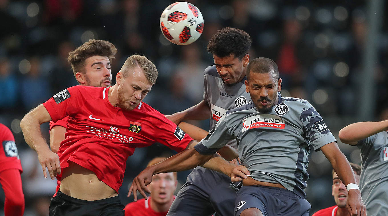 Im Nachbarschaftsduell mit Großaspach unter Druck: Tabellenschlusslicht VfR Aalen © Getty-Images