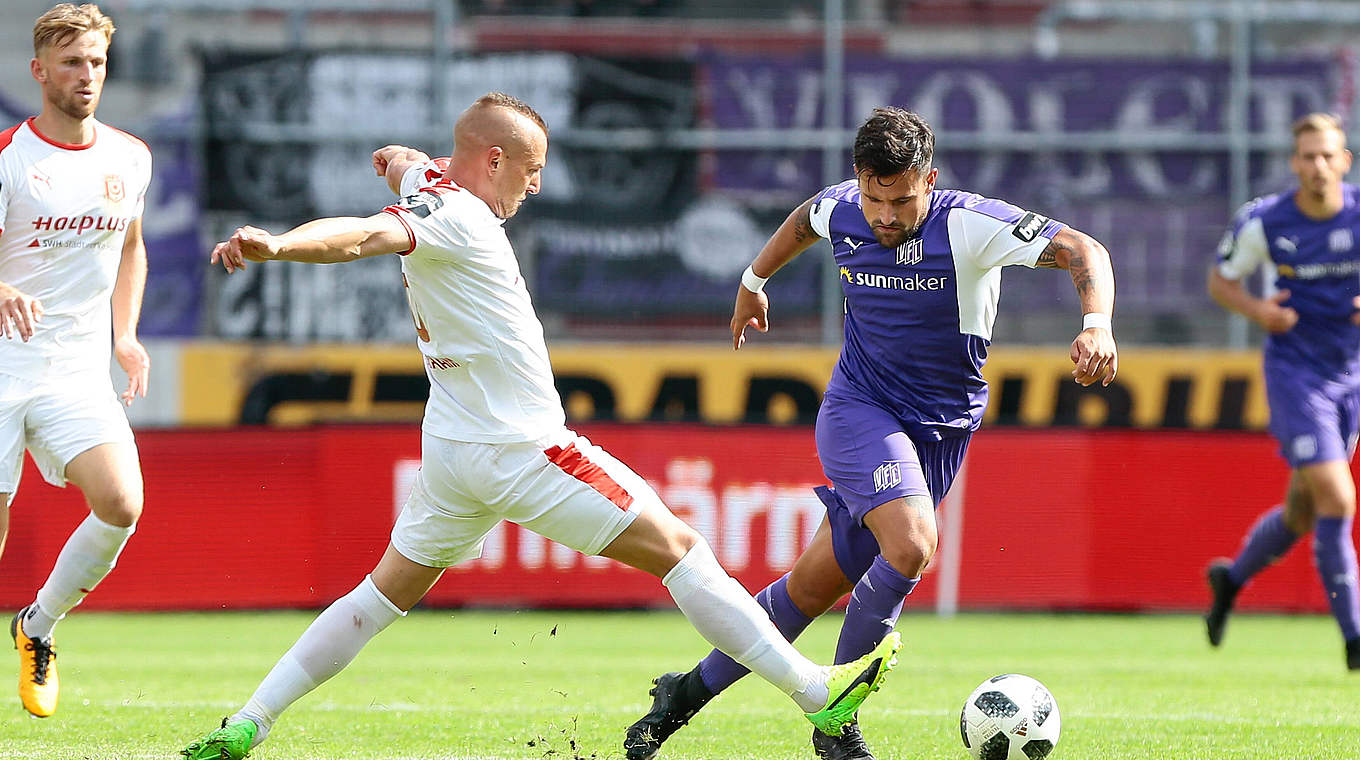 Die besten Abwehrreihen der Liga im Duell: VfL Osnabrück gegen Hallescher FC © imago/Eibner